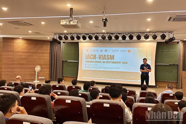 Toàn cảnh lễ khai mạc Trường hè IACR-VIASM về Mật mã năm 2026. 
