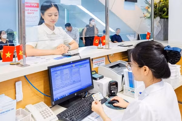Tra cứu thông tin thẻ bảo hiểm y tế bằng căn cước công dân gắn chip được triển khai tại 100% cơ sở khám, chữa bệnh bảo hiểm y tế ở thành phố Hải Phòng. (Ảnh: THANH NGA)