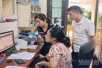 Cán bộ, công chức Sở Xây dựng tỉnh Hưng Yên bắt tay ngay vào hoạt động trong những ngày đầu tháng 7, bảo đảm không gián đoạn công việc.