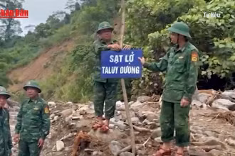 [Video] Nghệ An: Sạt lở chia cắt quốc lộ 16, giao thông tê liệt