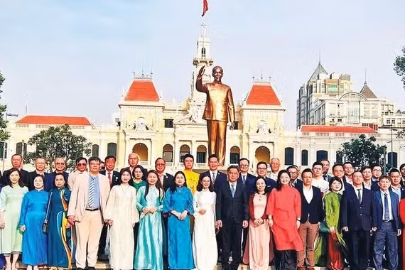 Đại biểu kiều bào dự họp mặt đại biểu người Việt Nam ở nước ngoài mừng Xuân Bính Ngọ 2026 tại Thành phố Hồ Chí Minh. (Ảnh: VƯƠNG LÊ)