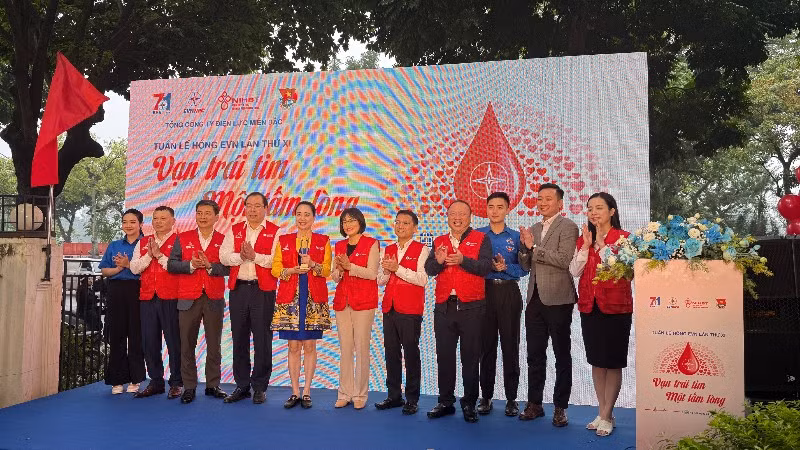 Khai mạc chương trình hiến máu tình nguyện hưởng ứng Tuần lễ hồng EVN lần thứ XI. 