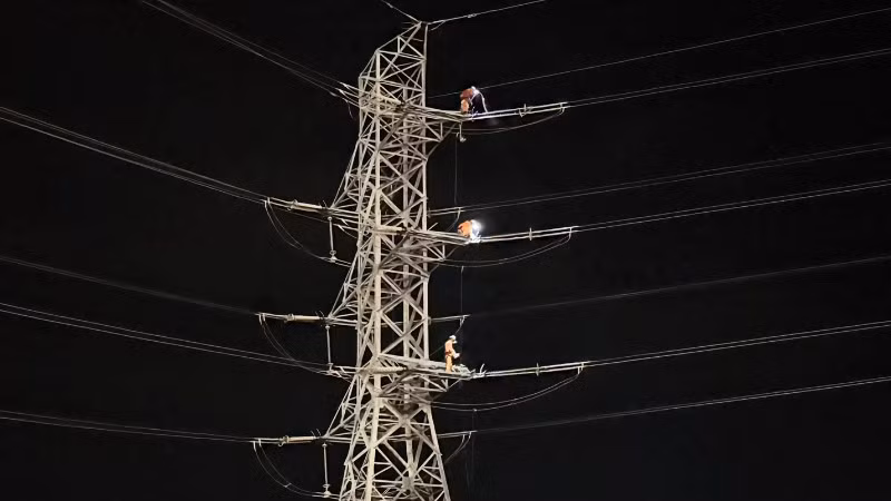 ve-sinh-bao-duong-duong-day-220kv-vinh-tan-phan-thiet-5204.jpg