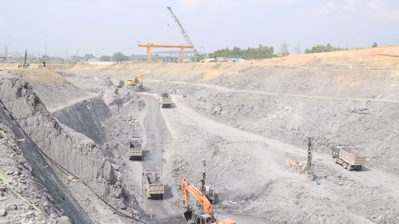 Ngay sau kỳ nghỉ Tết, công trường Thủy điện Trị An mở rộng nhanh chóng vào nhịp thi công sôi động, thể hiện khí thế lao động quyết tâm hoàn thành dự án đúng tiến độ. 