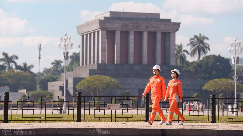 Rà soát hành lang lưới điện tại Quảng trường Ba Đình.