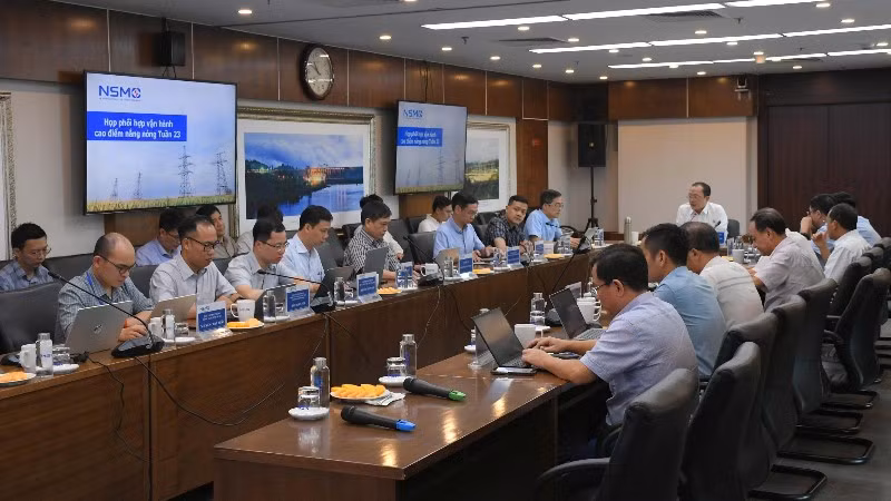 Tại cuộc họp do Công ty TNHH MTV Vận hành hệ thống điện và thị trường điện Quốc gia (NSMO) chủ trì mới đây, các đơn vị ngành điện đã thống nhất giải pháp bảo đảm cung cấp điện trong cao điểm hè. 