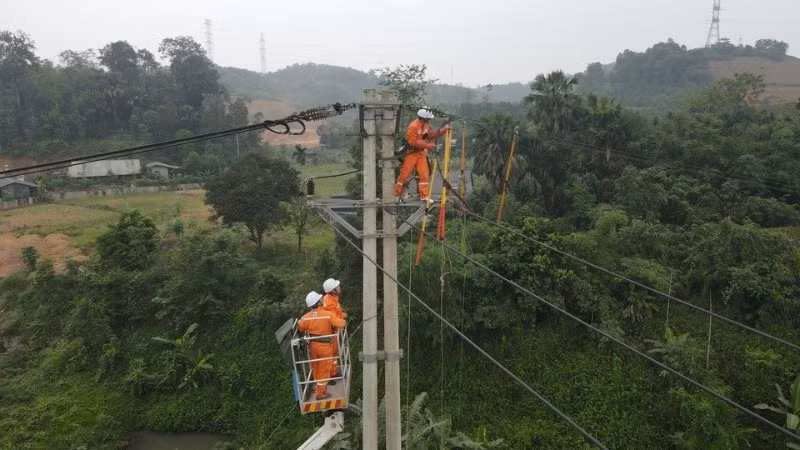sua-chua-bao-duong-thiet-bi-tren-duong-day-trung-ap-dam-bao-he-thong-van-hanh-on-dinh-lien-tuc-tai-lao-cai-6278.jpg