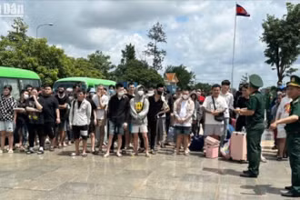 85 công dân Việt Nam được phía Campuchia trao trả tại Cửa khẩu quốc tế Hoa Lư. 