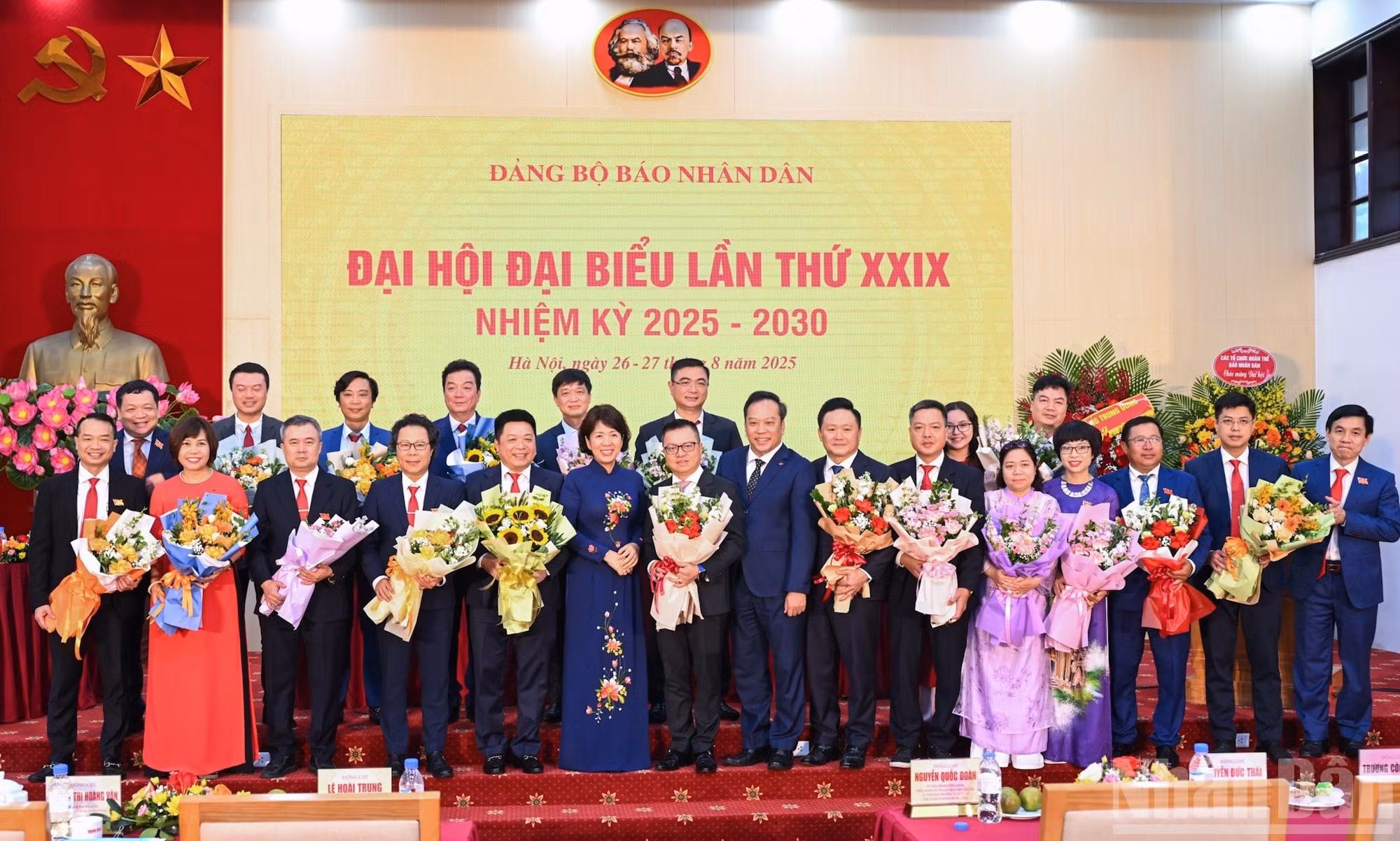 Ban Chấp hành Đảng bộ Báo Nhân Dân khóa XXIX, nhiệm kỳ 2025-2030 ra mắt Đại hội.