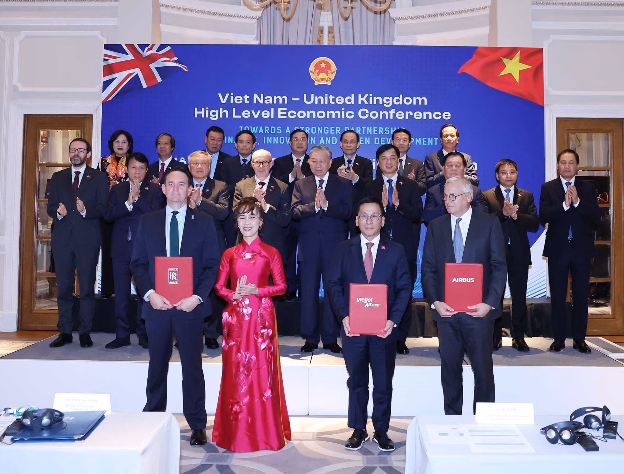 vna-potal-tong-bi-thu-to-lam-du-hoi-nghi-kinh-te-cap-cao-viet-nam-anh-8375751.jpg