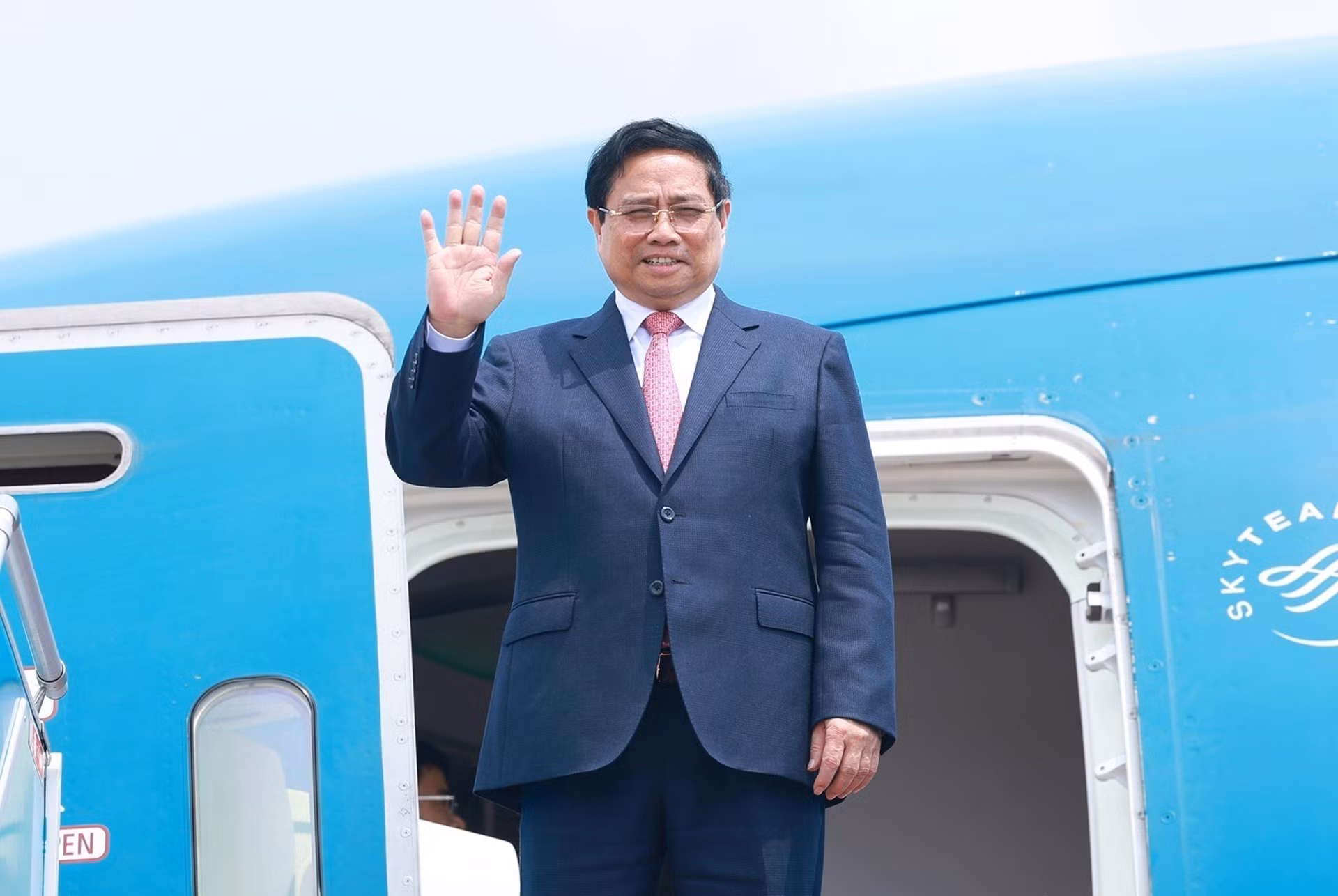 vna-potal-thu-tuong-pham-minh-chinh-len-duong-tham-chinh-thuc-lien-bang-nga-8656055.jpg