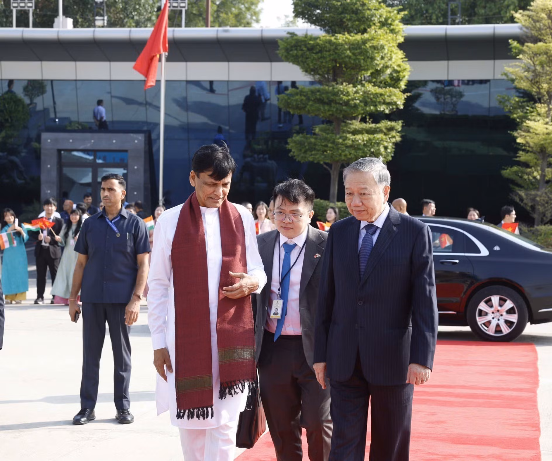 Tổng Bí thư, Chủ tịch nước Tô Lâm rời Thủ đô New Delhi đi thăm thành phố Mumbai. (Ảnh: Thống Nhất/TTXVN)