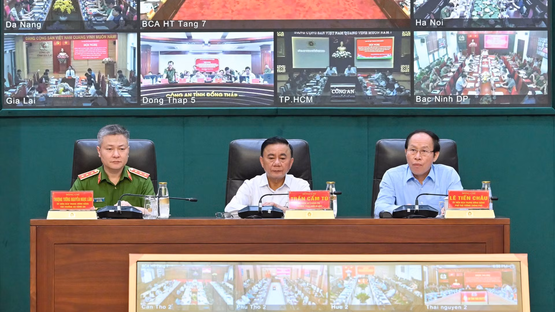 Đồng chí Trần Cẩm Tú, Ủy viên Bộ Chính trị, Thường trực Ban Bí thư chủ trì Hội nghị về tăng cường sự lãnh đạo của Đảng đối với công tác phòng cháy, chữa cháy và cứu nạn, cứu hộ. (Ảnh: THỦY NGUYÊN)