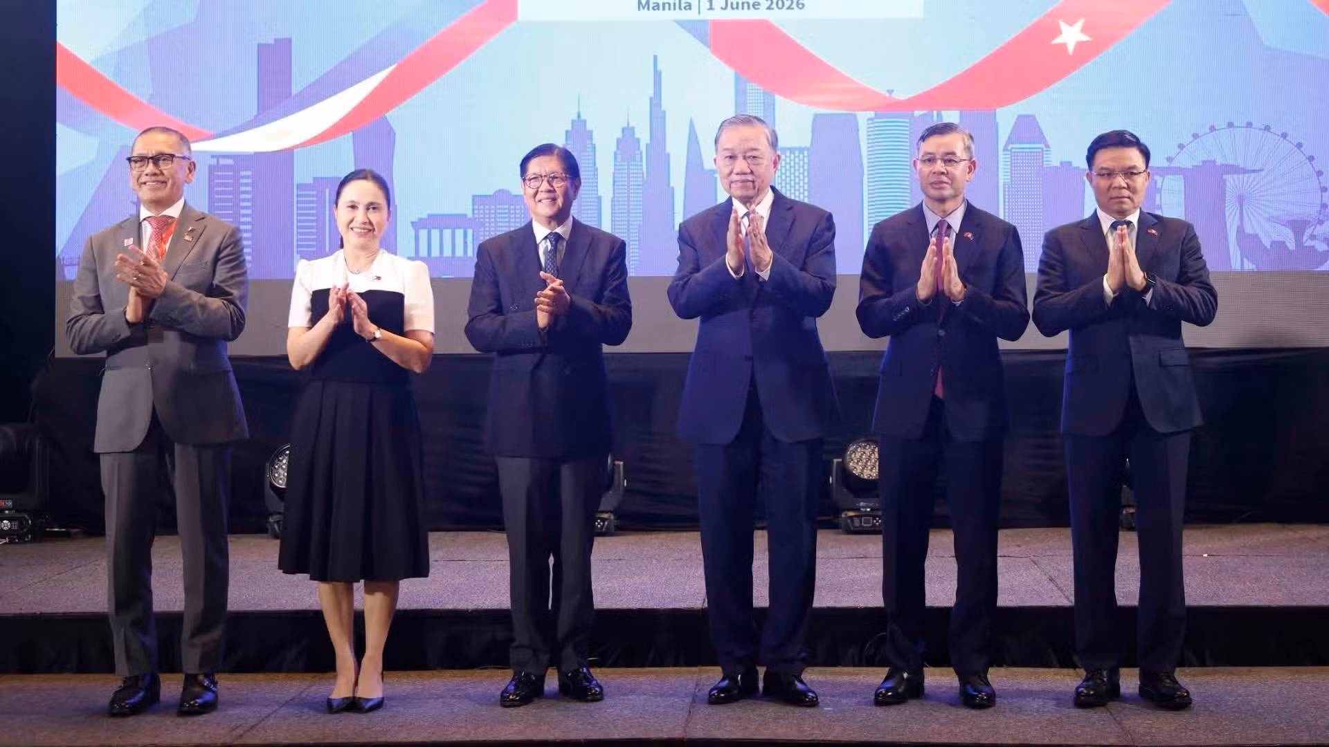 Tổng Bí thư, Chủ tịch nước Tô Lâm và Tổng thống Philippines Ferdinand Romualdez Marcos Jr. cùng các đại biểu dự Diễn đàn Doanh nghiệp Việt Nam-Philippines. (Ảnh: TTXVN) 