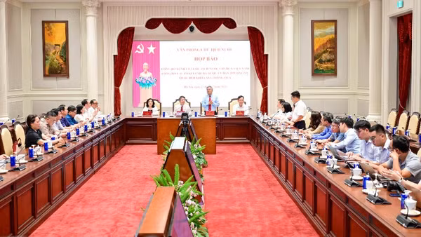 Họp báo công bố Lệnh của Chủ tịch nước công bố ba pháp lệnh.