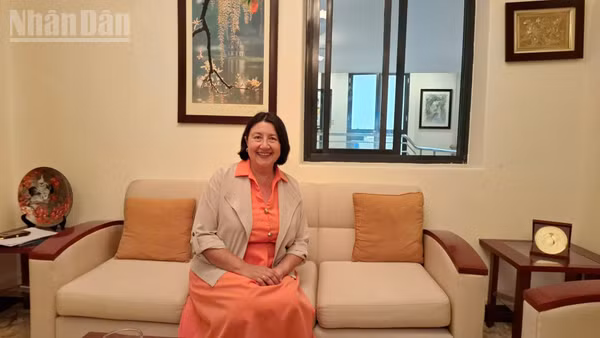 Bà Nasly Isabel Bernal Prado - Đại sứ đặc mệnh toàn quyền Cộng hòa Chile tại Việt Nam. (Ảnh: KHẮC KIÊN)