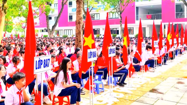 Học sinh Trường trung học cơ sở Thạch Bàn (phường Long Biên, thành phố Hà Nội) chuẩn bị cho năm học mới. (Nguồn: Báo Nhân Dân)