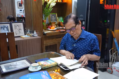 [Video] Từ những kỷ vật, hiện lên hình bóng người mẹ