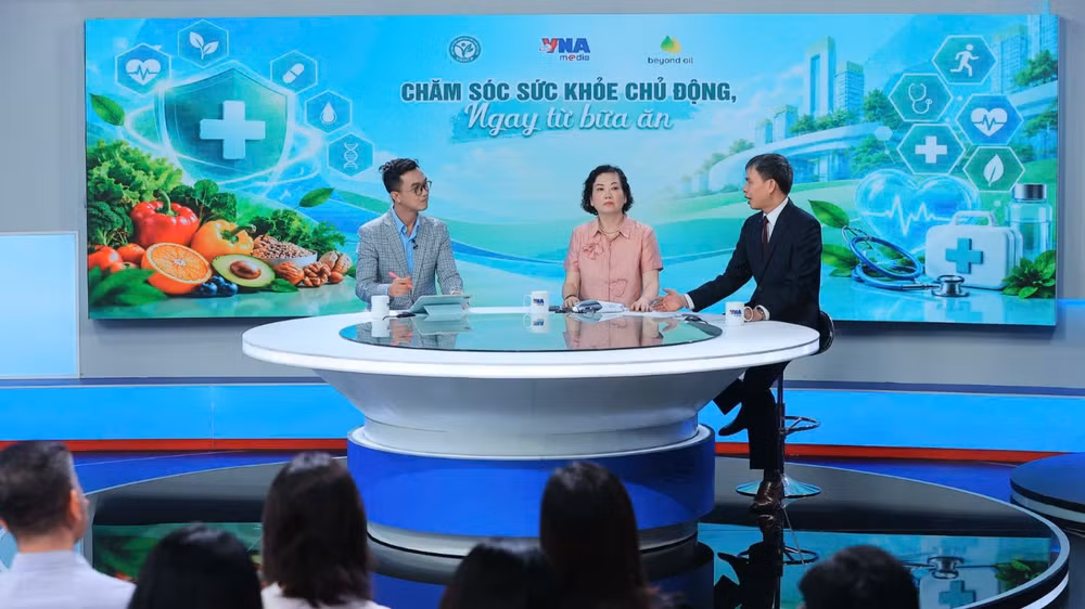Tọa đàm khoa học có chủ đề: "Chăm sóc sức khỏe chủ động, ngay từ bữa ăn". (Ảnh: MINH QUYẾT)