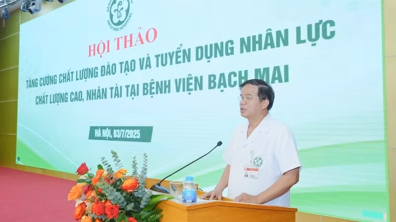 PGS, TS Đào Xuân Cơ, Giám đốc Bệnh viện Bạch Mai phát biểu tại hội thảo.