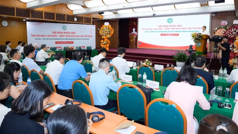 Quang cảnh Hội nghị khoa học Truyền máu lâm sàng lần thứ nhất 