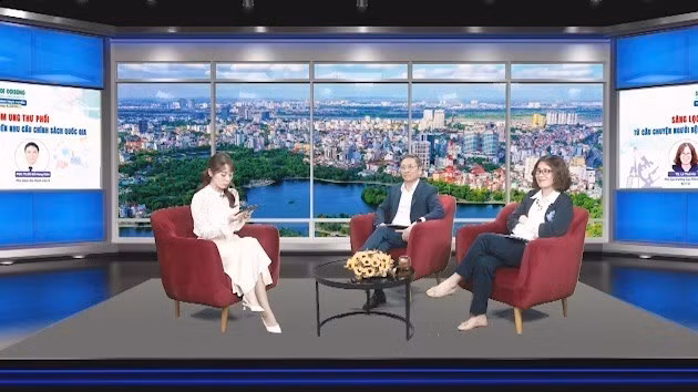 Các khách mời tham gia tọa đàm với chủ đề “Sàng lọc ung thư phổi - Từ câu chuyện người bệnh đến nhu cầu chính sách quốc gia”.