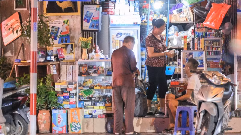 Dễ tiếp cận và giá rẻ là một trong nguyên nhân làm tỷ lệ người trưởng thành ở Việt Nam sử dụng thuốc lá còn cao.