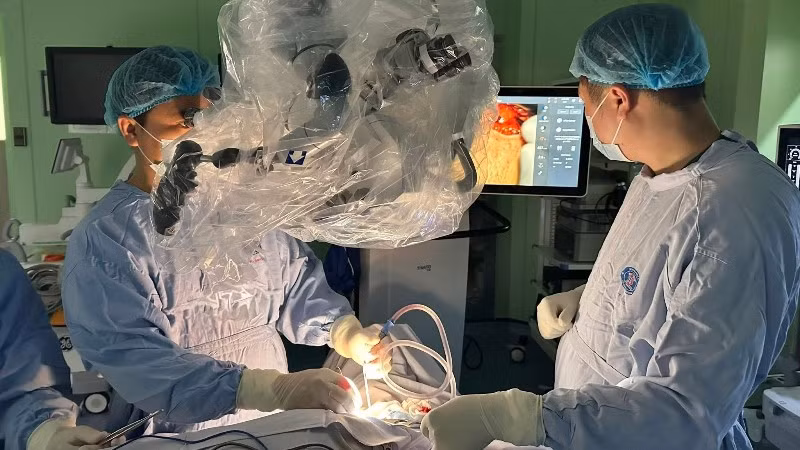 Nhiều bệnh viện ở Việt Nam đầu tư trang thiết bị hiện đại đáp ứng nhu cầu khám, điều trị của người dân.