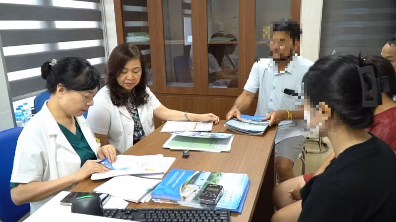 Bác sĩ tư vấn chuyên sâu cho các cặp vợ chồng vô sinh, hiếm muộn.