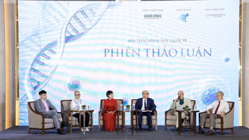 Các đại biểu tham dự hội thảo khoa học quốc tế về tế bào gốc tại phiên thảo luận.