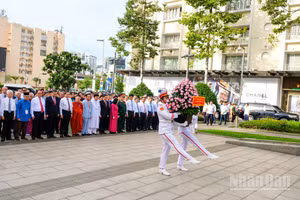 Tổng Bí thư, Chủ tịch nước Tô Lâm cùng đoàn đại biểu thành kính dâng hoa tưởng nhớ Chủ tịch Hồ Chí Minh, tại Công viên Tượng đài Chủ tịch Hồ Chí Minh.