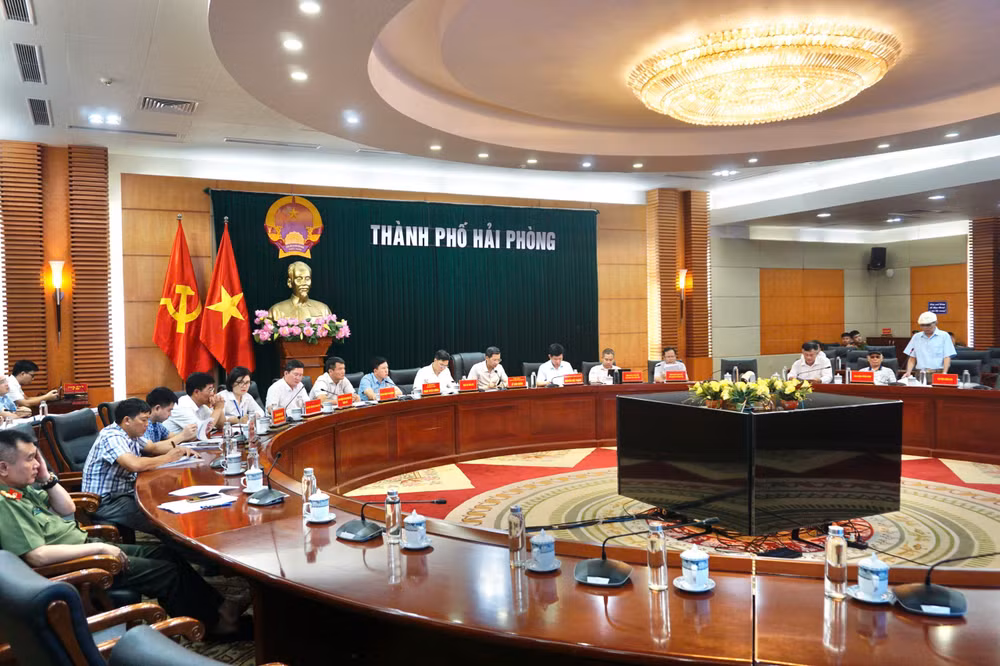 Quang cảnh cuộc đối thoại với công dân.