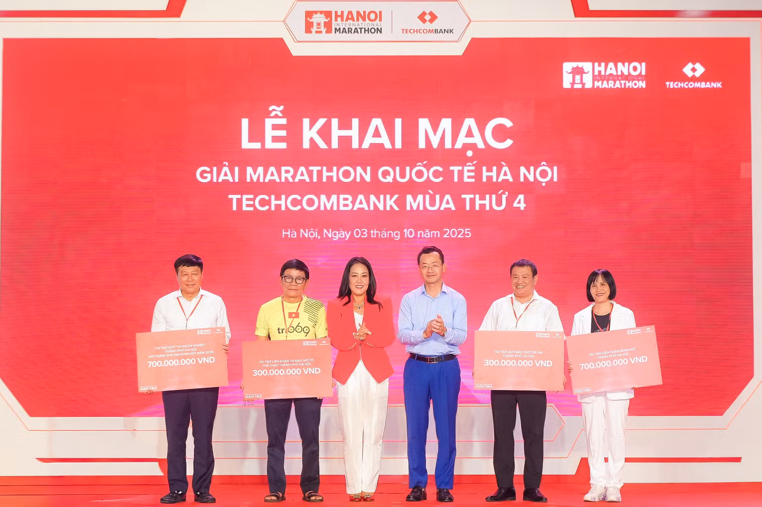 3-10-hinh-anh-hop-bao-va-khai-mac-3.jpg