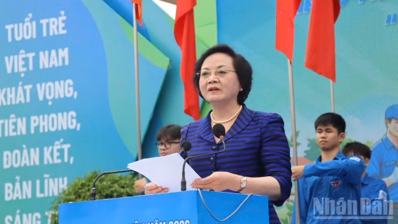 Đồng chí Phạm Thị Thanh Trà, Bí thư Trung ương Đảng, Phó Thủ tướng Chính phủ phát biểu chỉ đạo tại lễ ra quân Tháng Thanh niên năm 2026.