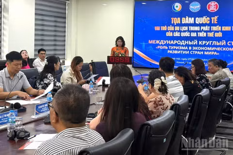 Tọa đàm là hoạt động nằm trong khuôn khổ chương trình “Những ngày Hội đồng nhân dân thế giới” lần đầu tiên diễn ra tại Việt Nam từ ngày 24-28/8. (Ảnh: KHÁNH LAN)