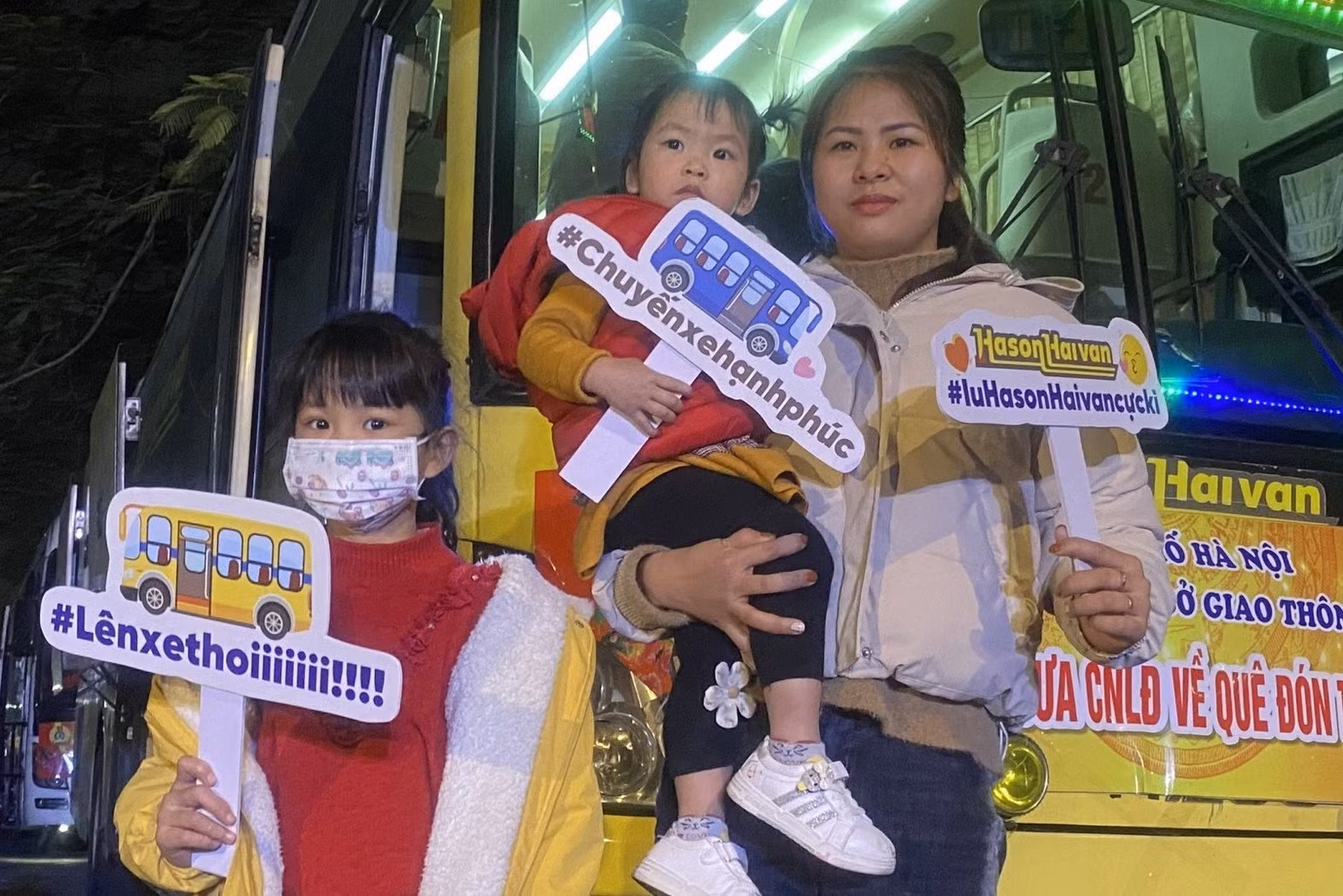 xe-cong-doan-dua-cong-nhan-ve-que-an-tet-hoi-hop-khong-ngu-duoc-vi-lo-cham-chuyen-20230119090503.jpg