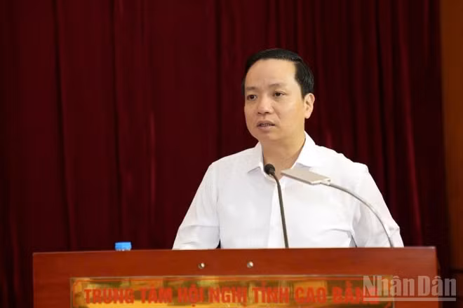 Đồng chí Lê Hải Hòa, Chủ tịch Ủy ban nhân dân tỉnh Cao Bằng phát biểu ý kiến tại cuộc tọa đàm.