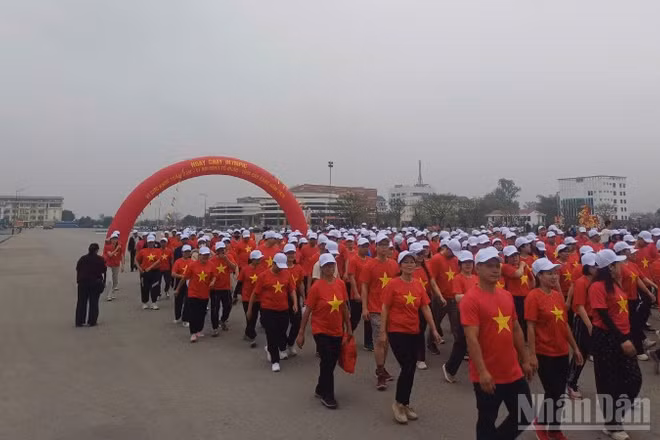 Hàng nghìn người ở tỉnh Cao Bằng tham gia Ngày chạy Olympic vì sức khỏe toàn dân.