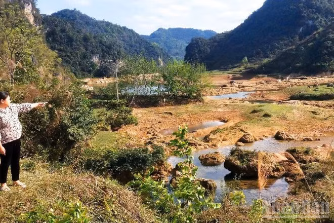 Nhà máy thủy điện Thoong Gót II chậm đền bù đất canh tác bị ngập úng cho người dân.