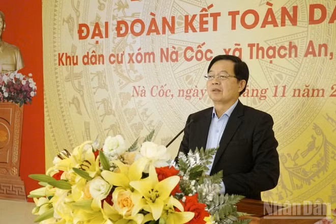 Phó Thủ tướng Hồ Quốc Dũng phát biểu ý kiến trong Ngày hội Đại đoàn kết xóm Nà Cốc, Xã Thạch An, tỉnh Cao Bằng.