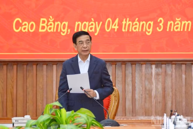 Đại tướng Phan Văn Giang, Bộ trưởng Quốc phòng phát biểu ý kiến tại buổi làm việc với lãnh đạo tỉnh Cao Bằng.