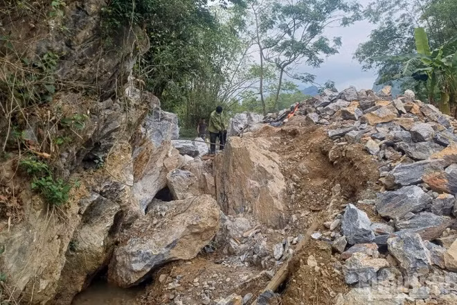 Công trình kênh Phai Hóa ở xóm Tảng Cải, xã Nam Tuấn, tỉnh Cao Bằng chậm tiến độ kéo dài.