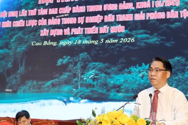 Đồng chí Phan Thăng An, Ủy viên Trung ương Đảng, Bí thư Tỉnh ủy, Chủ tịch Hội đồng nhân dân tỉnh Cao Bằng phát biểu ý kiến tại hội thảo.