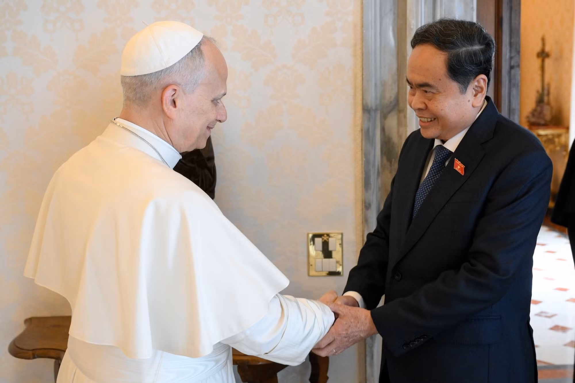 vna-potal-chu-tich-quoc-hoi-tran-thanh-man-tiep-kien-giao-hoang-leo-xiv-8695399.jpg