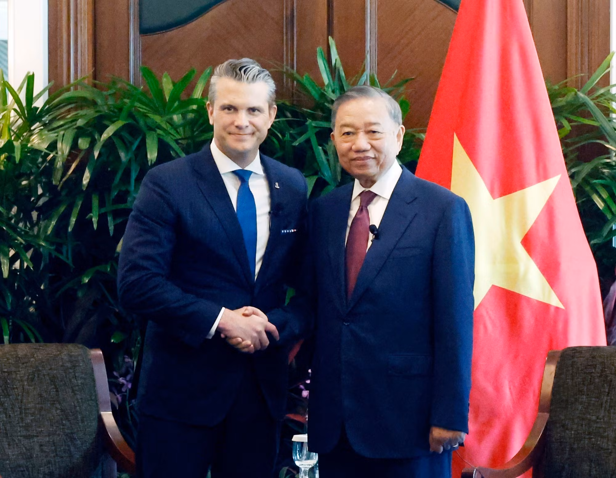 Tổng Bí thư, Chủ tịch nước Tô Lâm tiếp Bộ trưởng Bộ Chiến tranh Hoa Kỳ Pete Hegseth. (Ảnh: Thống Nhất/TTXVN)