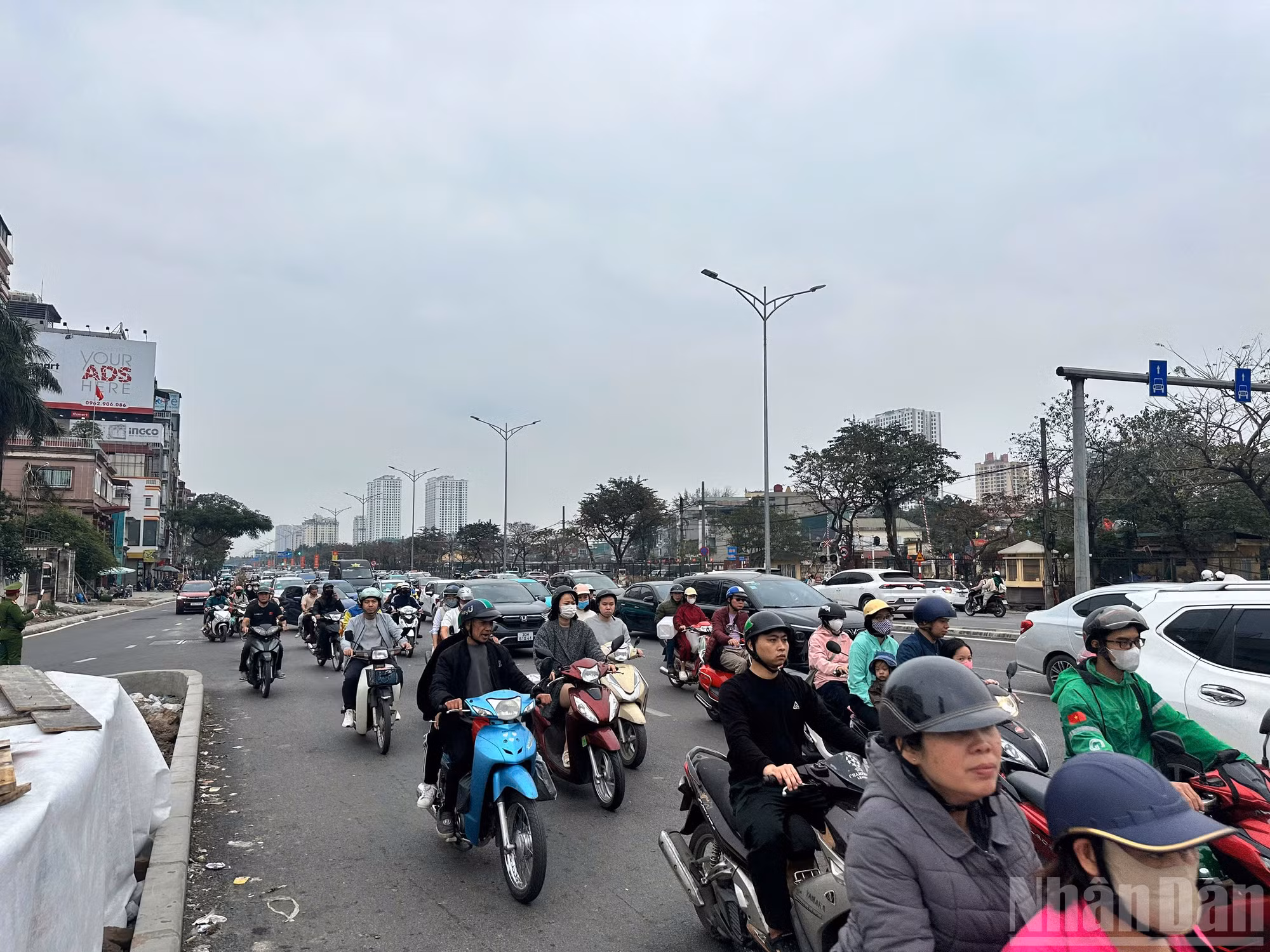 [Ảnh] Người dân tấp nập về quê, cửa ngõ Thủ đô đông đúc những ngày cuối năm