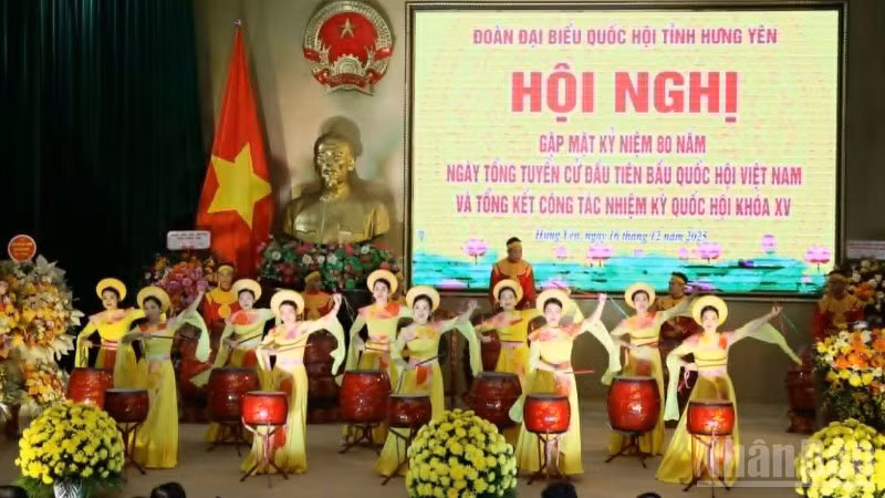 Chương trình nghệ thuật đặc sắc tại Hội nghị gặp mặt kỷ niệm.