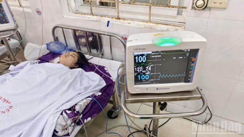 Sức khỏe bệnh nhân ổn định, được chuyển lên Bệnh viện Phụ sản Thái Bình theo dõi, điều trị.