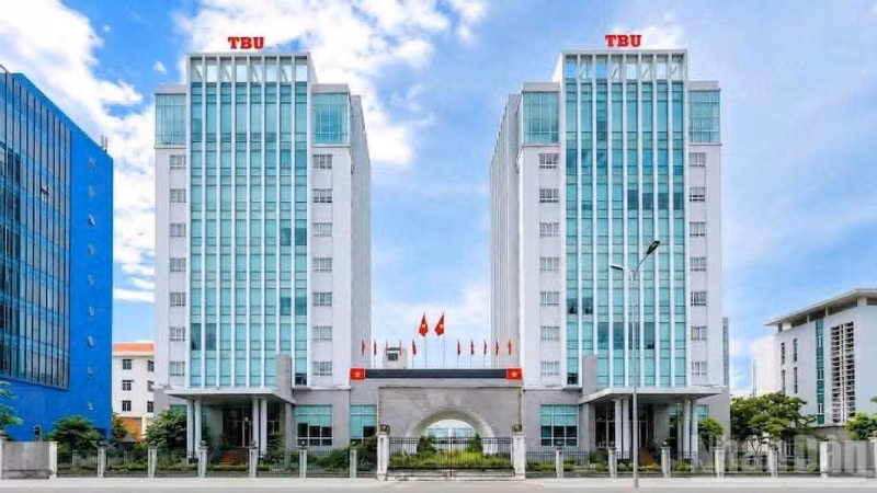 Trường đại học Thái Bình tiếp nhận tòa nhà liên cơ tại thành phố Thái Bình cũ để quản lý, sử dụng.