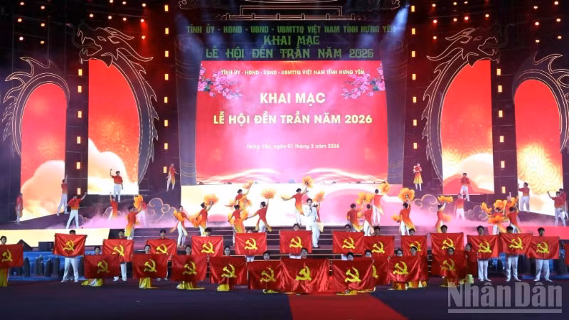 Chương trình khai mạc lễ hội đền Trần được đầu tư dàn dựng công phu, chuyên nghiệp và mang đậm bản sắc dân tộc.